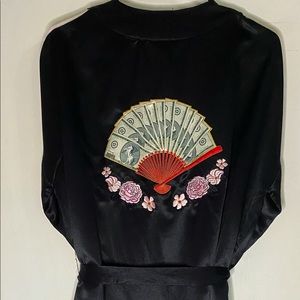 Nikki Minaj H&M long Kimono